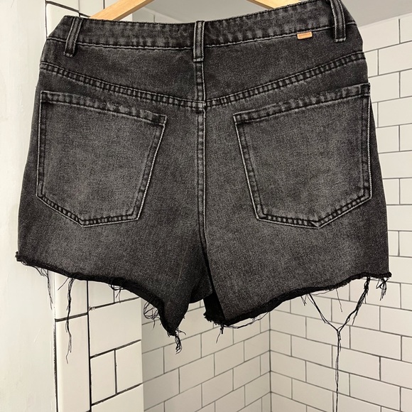 Shorts - Picture 4 of 5